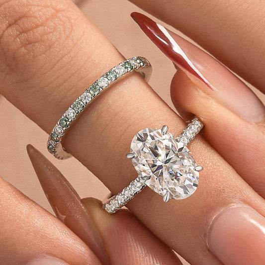 Aurevyn 4.0Ct Oval Cut Engagement Ring With Green & White Round Cut Wedding Band