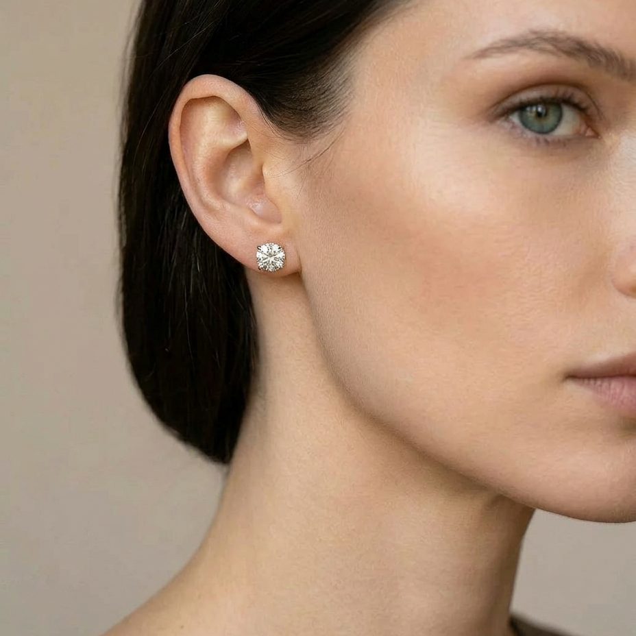 Aurevyn Lumière Éclat Studs 4P