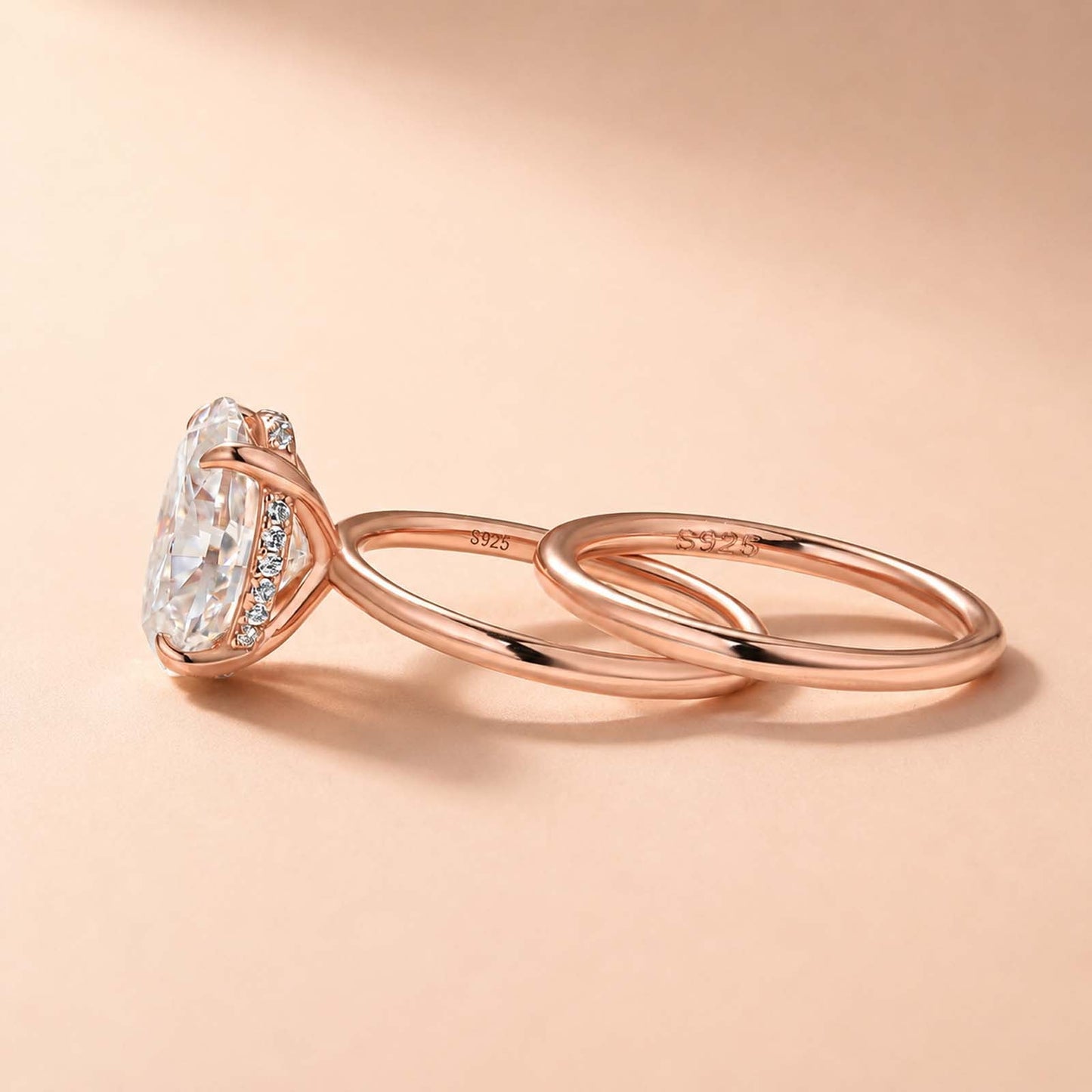 Aurevyn 4.0Ct Solitaire Oval Cut Rose Gold Engagement Ring with Plain Wedding Band