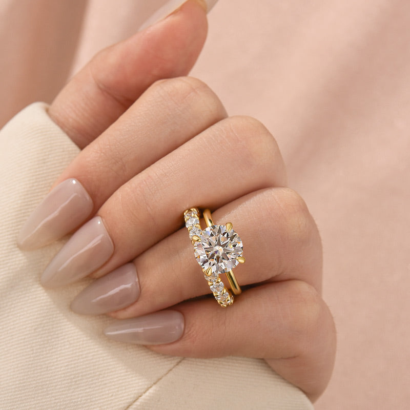 Aurevyn Moissanite S925 2.0Ct/4.0Ct Round Cut White Gold/Yellow Gold Wedding Ring Set