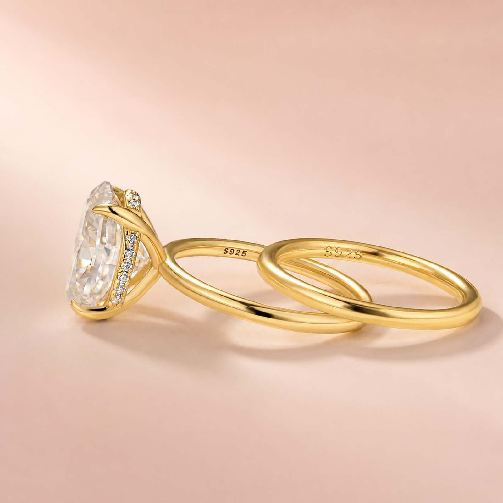 Aurevyn 4.0Ct Solitaire Oval Cut Yellow Gold Engagement Ring with Plain Wedding Band