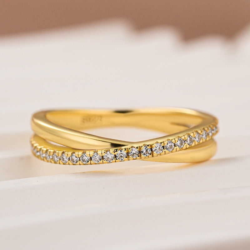 Aurevyn Moissanite 0.3Ct Twist Yellow Gold Round Cut Wedding Band