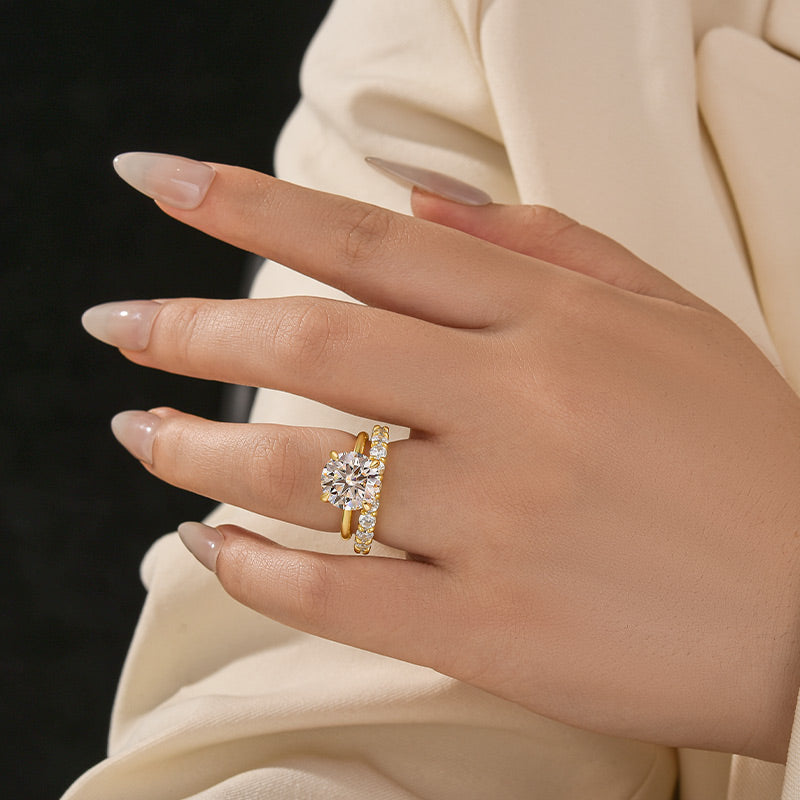 Aurevyn Moissanite S925 2.0Ct/4.0Ct Round Cut White Gold/Yellow Gold Wedding Ring Set