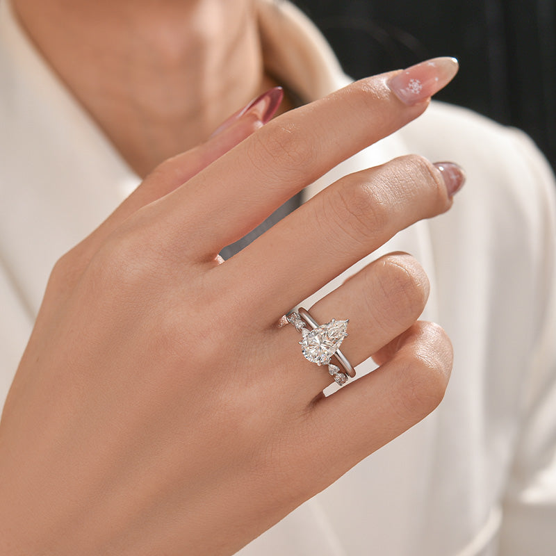 Aurevyn 2PC Moissanite 4.0Ct Pear Cut Engagement Ring With Pear Cut Wedding Band Wedding Ring Set