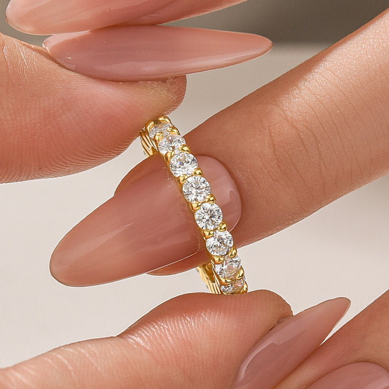 Aurevyn 2.5 Ct Yellow Gold Round Cut Women's Wedding Band