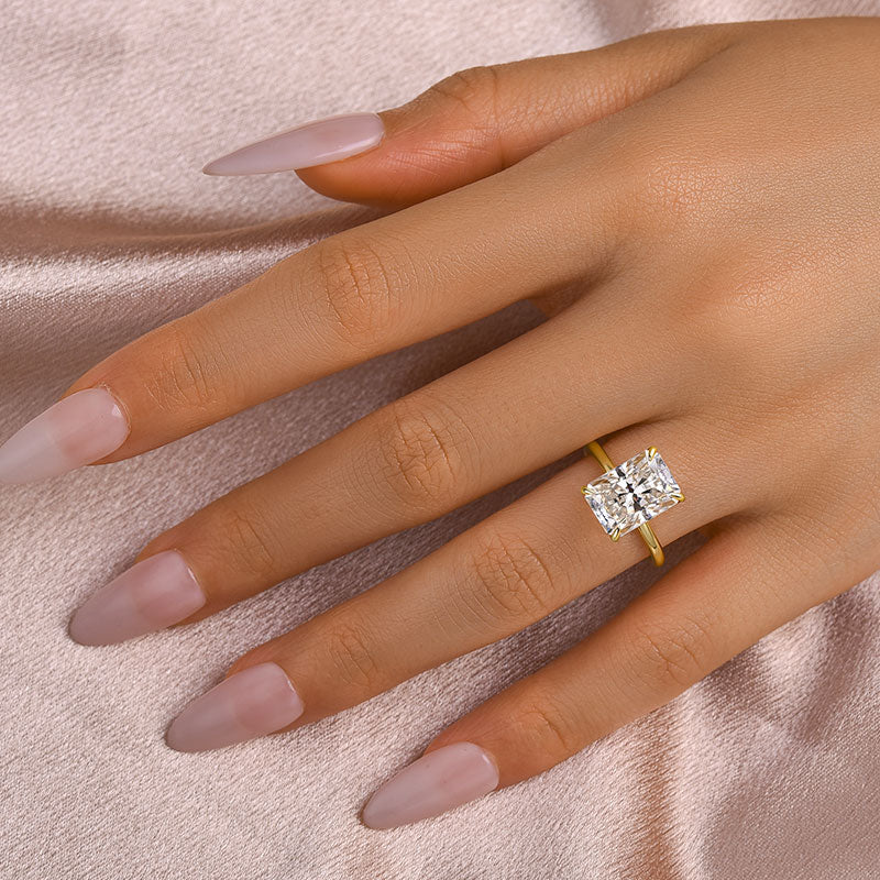 Aurevyn 3.5Ct～4.5 Ct Radiant Cut Yellow Gold Engagement Ring