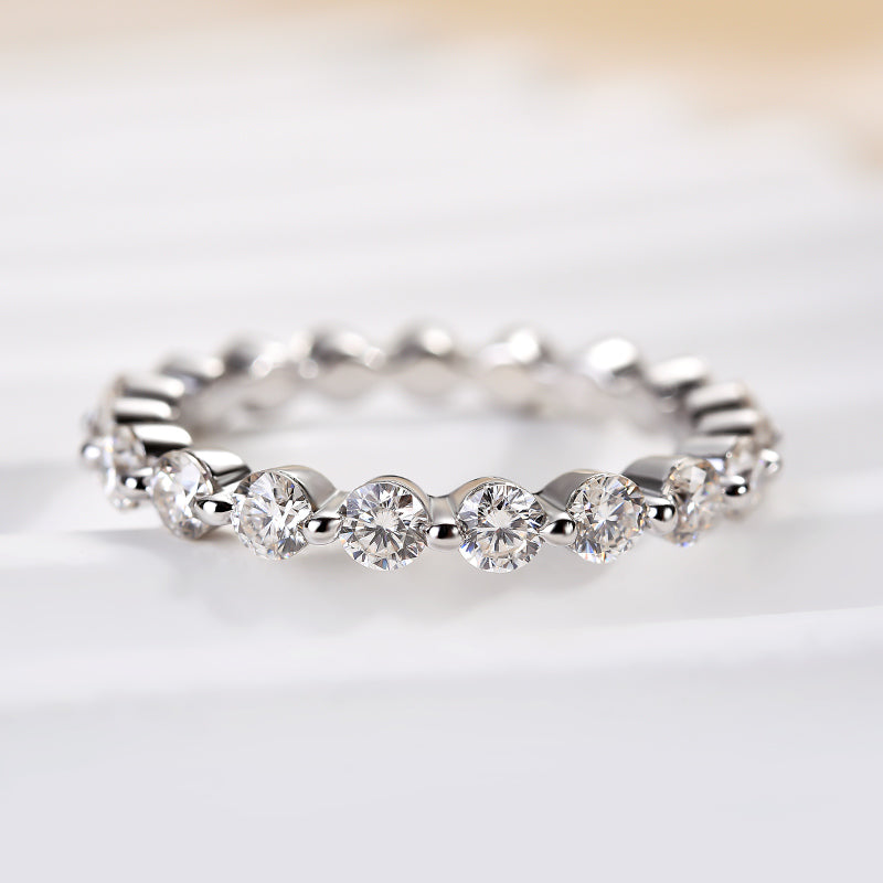 Aurevyn 1.0 Ct～ 1.5 Ct Round Cut White Gold Anniversary Ring