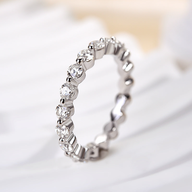 Aurevyn 1.0 Ct～ 1.5 Ct Round Cut White Gold Anniversary Ring