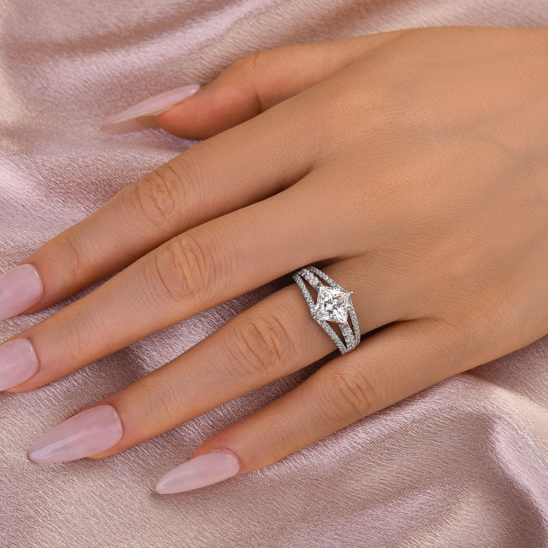 Aurevyn 2.0 Ct Princess Cut Travel Ring