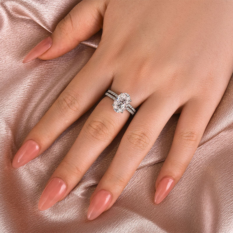 Aurevyn 4.0 Ct ～5.5 Ct Oval Cut White Gold Wedding Ring For Women