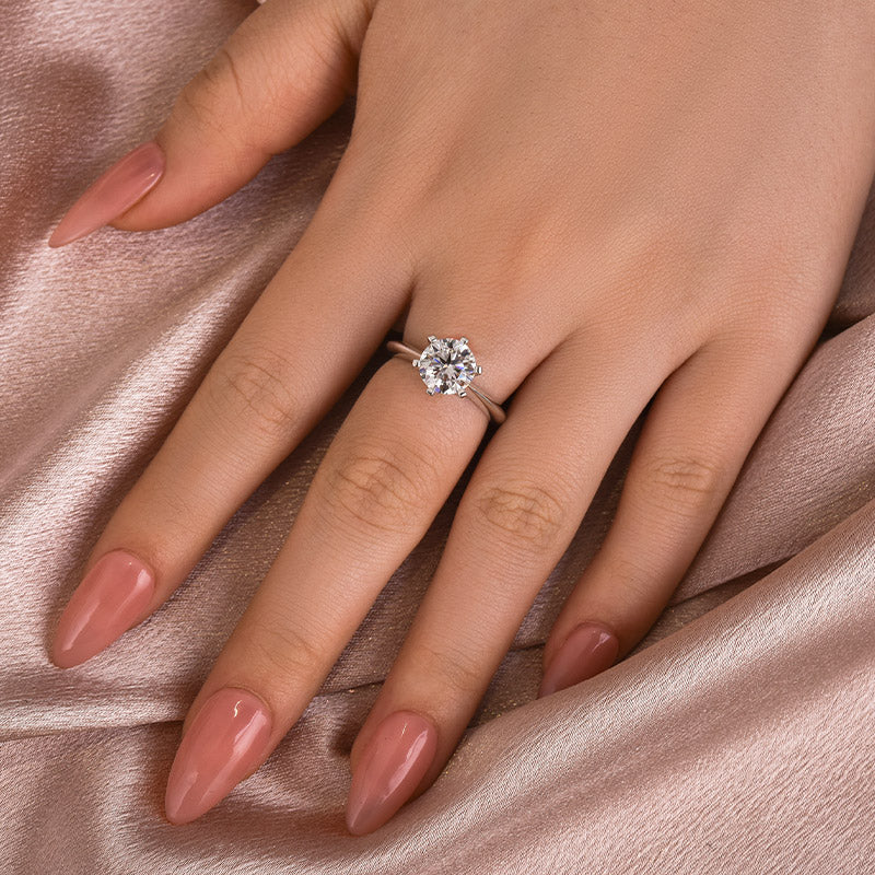 Aurevyn 2.0 Ct ～3.0Ct Round Cut 6 Prong White Gold Engagement Ring