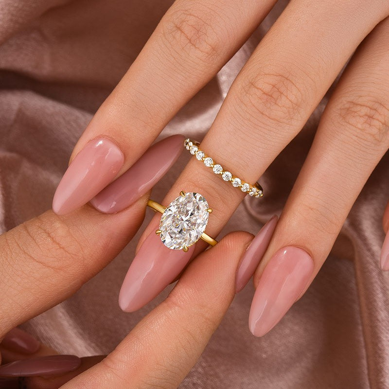 Aurevyn Solitaire 5.5Ct Oval Cut Yellow Gold Moissanite Wedding Ring Set With Round Cut Wedding Band