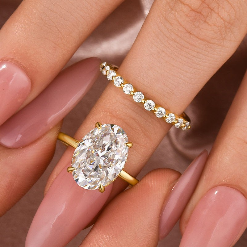 Aurevyn Solitaire 5.5Ct Oval Cut Yellow Gold Moissanite Wedding Ring Set With Round Cut Wedding Band