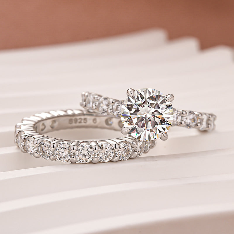 Aurevyn Moissanite 2.0Ct~4.0Ct Round Cut Side Stone White Gold Travel Bridal Set
