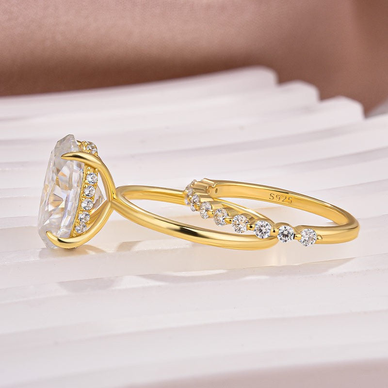 Aurevyn Solitaire 5.5Ct Oval Cut Yellow Gold Moissanite Wedding Ring Set With Round Cut Wedding Band