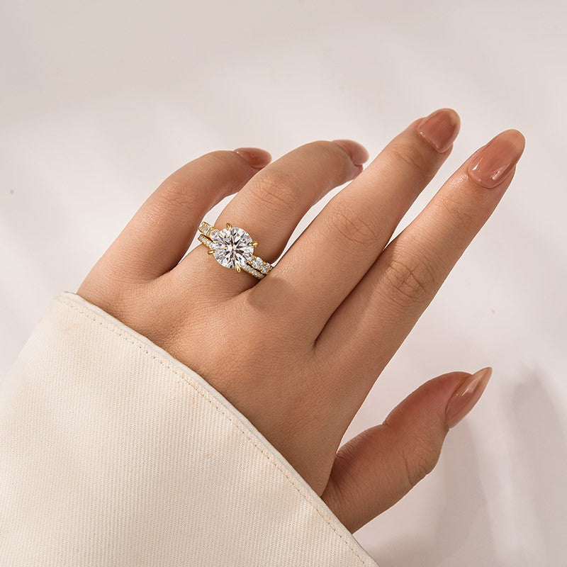 Aurevyn 4.0 Ct Round Cut Yellow Gold Moissanite Diamond Wedding Ring