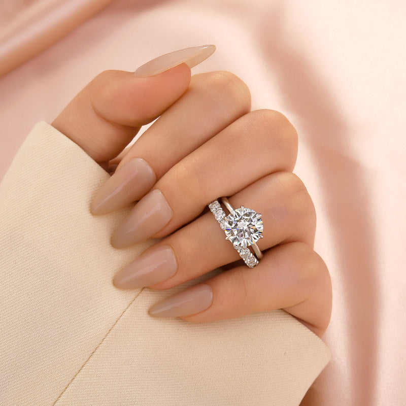 Aurevyn Solitaire 2.0 Ct/4.0Ct 6 Prong Round Cut Moissanite Diamond Wedding Ring