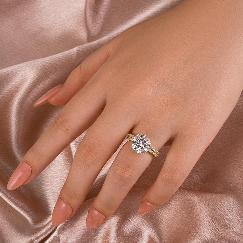Aurevyn 4.0 Ct Round Cut Yellow Gold Wedding Ring Set