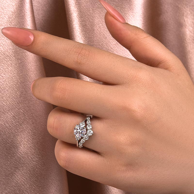 Aurevyn 1.2 Ct Round Cut/ 4.0Ct Heart Cut White Gold Wedding Ring Set