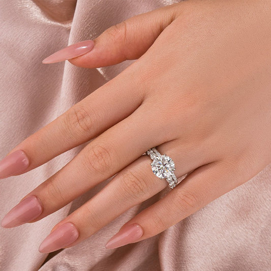 Aurevyn 4.0 Ct Round Cut White Gold Moissanite Diamond Wedding Ring