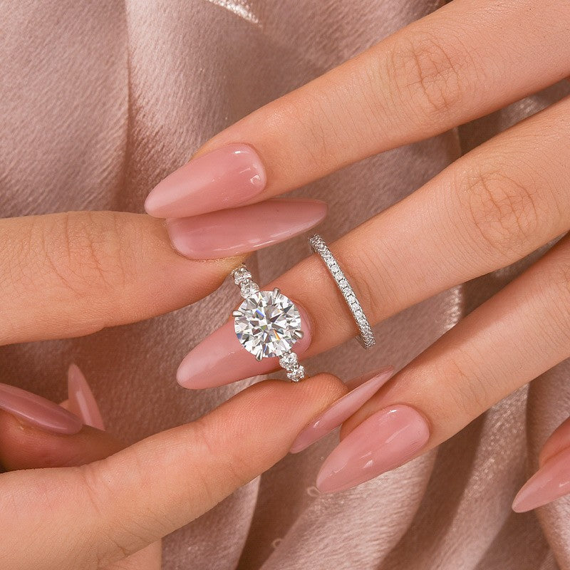 Aurevyn 4.0 Ct Round Cut White Gold Moissanite Diamond Wedding Ring