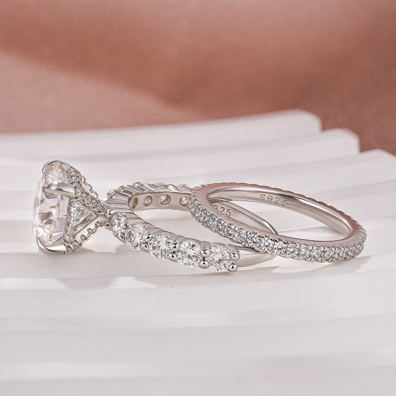 Aurevyn 4.0 Ct Round Cut White Gold Moissanite Diamond Wedding Ring
