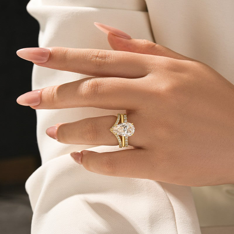 Aurevyn Moissanite 4.0Ct Solitaire Pear Cut Yellow Gold  Wedding Ring with V Contour Wedding Band