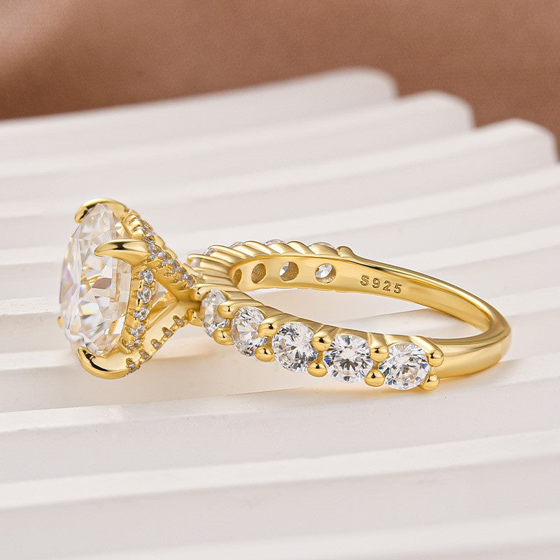 Aurevyn 2.0Ct~4.0 Ct Round Yellow Gold Engagement Ring