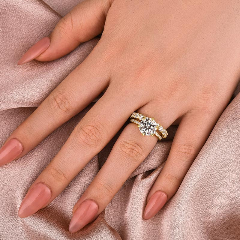 Aurevyn Moissanite 2.0Ct~3.0Ct Round Cut/4.0Ct Oval Cut Yellow Gold Wedding Ring Set