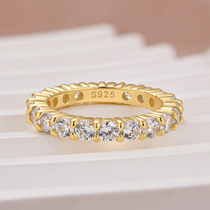 Aurevyn 2.5 Ct Yellow Gold Round Cut Women's Wedding Band