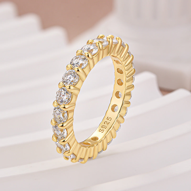 Aurevyn 2.5 Ct Yellow Gold Round Cut Women's Wedding Band