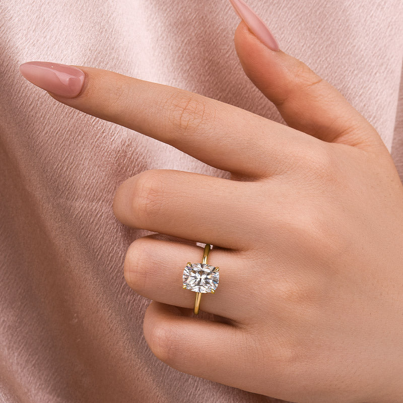 Aurevyn 2.5Ct~4.0 Ct Cushion Cut Yellow Gold Engagement Ring