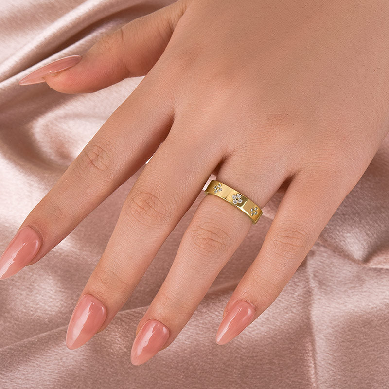 Aurevyn Yellow Gold Clover Wide Wedding Band