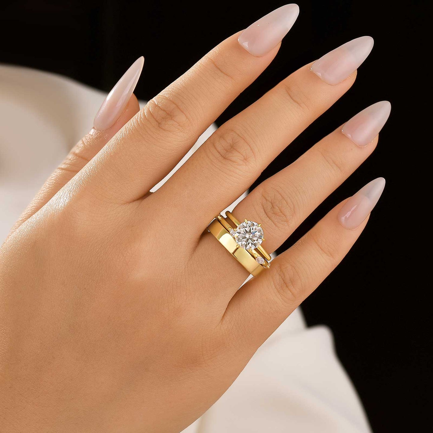 Aurevyn Moissanite 3PC 2.0Ct Round Cut Wedding Ring Set For Women