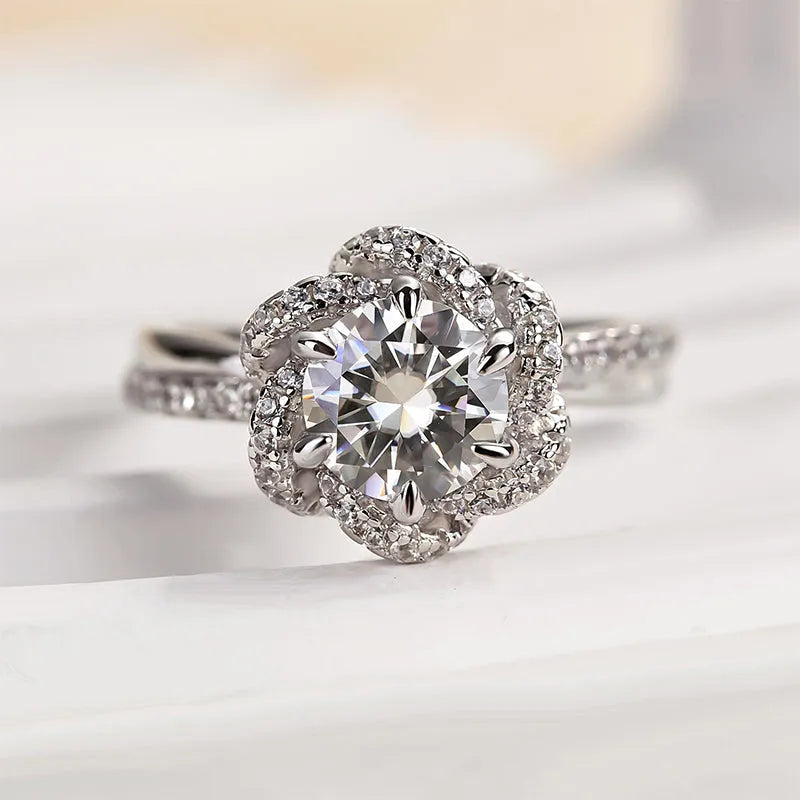 Aurevyn 1.0Ct Round Cut Twist Flower Design Engagement Ring