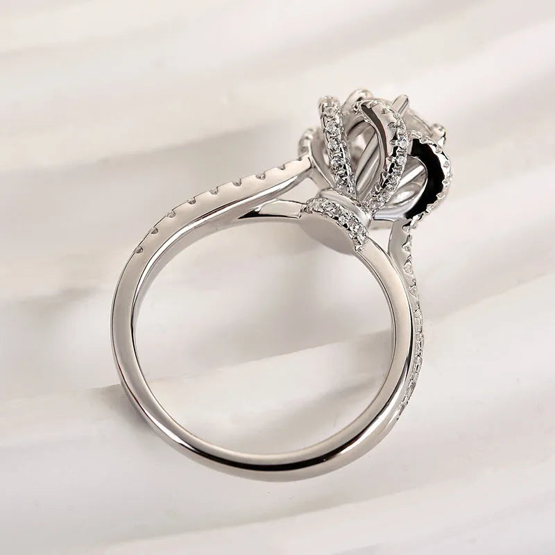Aurevyn 1.0Ct Round Cut Twist Flower Design Engagement Ring