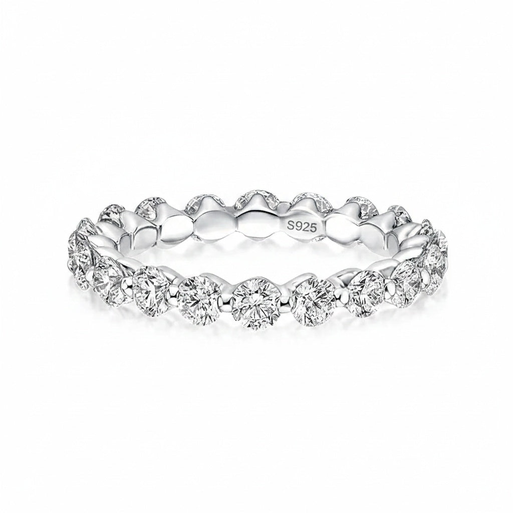 Aurevyn 1.0 Ct～ 1.5 Ct Round Cut White Gold Anniversary Ring
