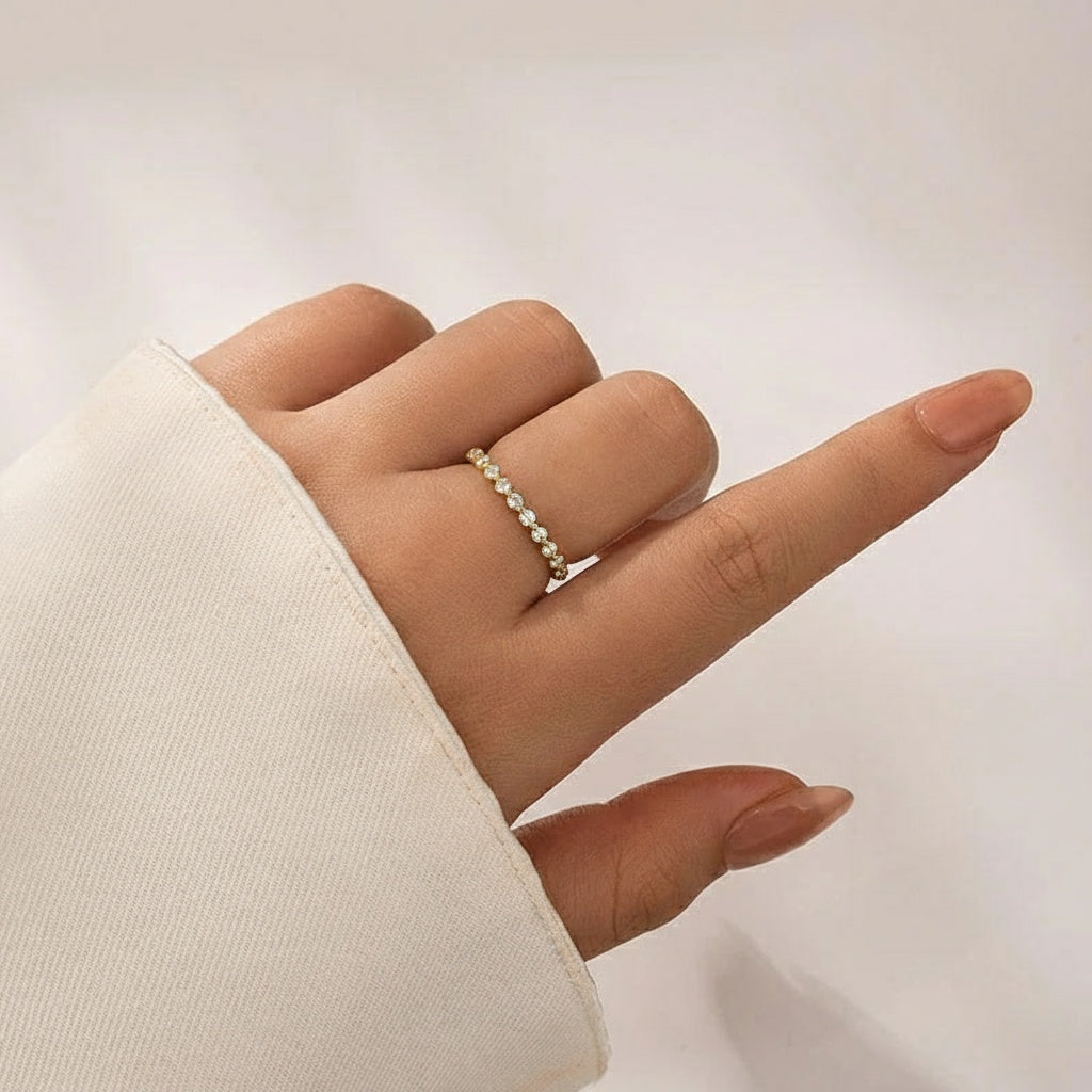 Aurevyn 1.0Ct ~1.5 Ct Round Cut Yellow Gold  Anniversary Ring