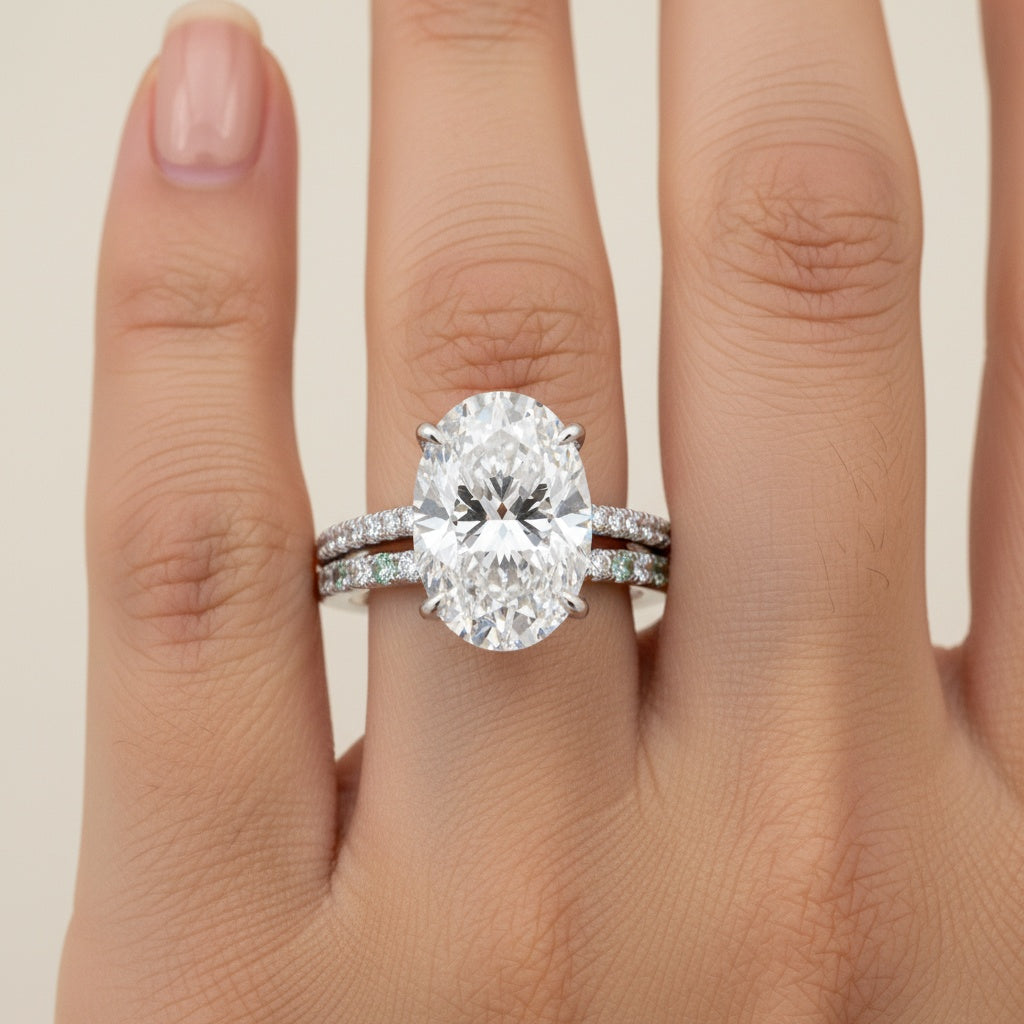 Aurevyn 4.0Ct Oval Cut Engagement Ring With Green & White Round Cut Wedding Band